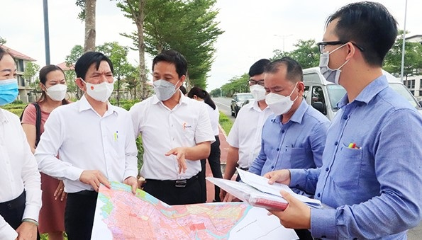 Đoàn giám sát HĐND tỉnh Đồng Nai giám sát kết quả triển khai thực hiện các dự án có thu hồi đất trên địa bàn huyện Nhơn Trạch - ẢNH HƯƠNG GIANG